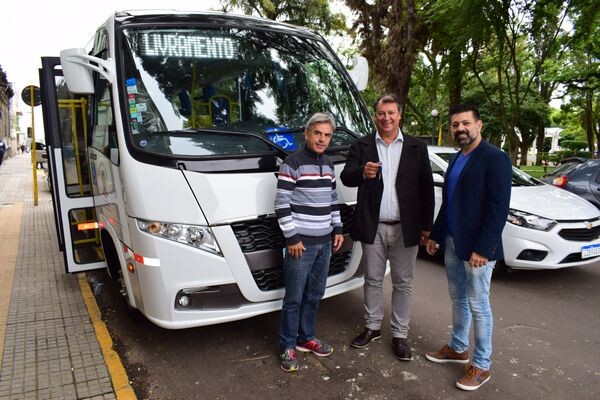 secretaria-da-saude-adquire-novo-micro-onibus