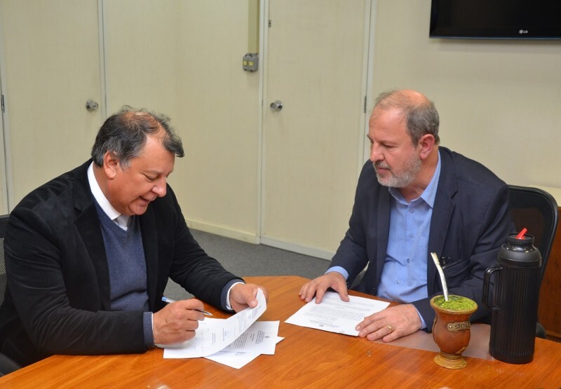 prefeito-assina-termo-de-cooperacao-com-estado-que-permitira-construcao-de-novos-pocos-no-municipio