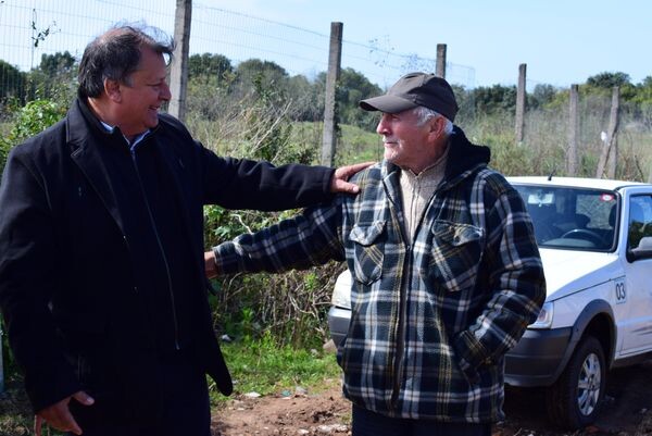 prefeito-vistoria-obra-e-acompanha-demandas-nos-bairros