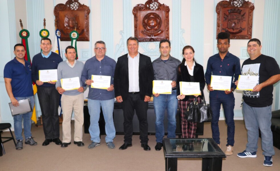 concurso-publico-0012015-mais-sete-servidores-sao-empossados