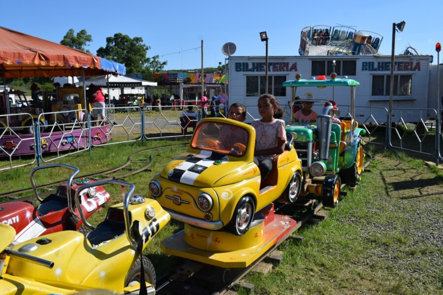criancas-do-projeto-escola-viva-participam-de-passeio-no-parque-de-diversoes