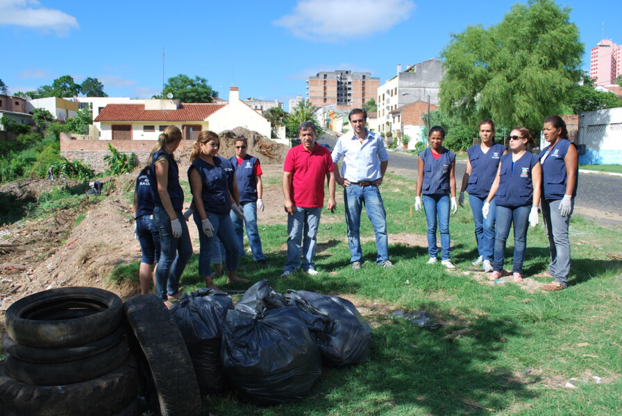 vigilancia-sanitaria-faz-trabalho-de-limpeza-em-terrenos-baldios-e-recolhe-3-caminhoes-de-pneus
