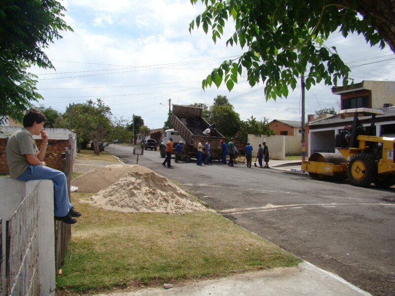secretaria-de-obras-continua-operacao-tapa-buracos-no-bairro-planalto