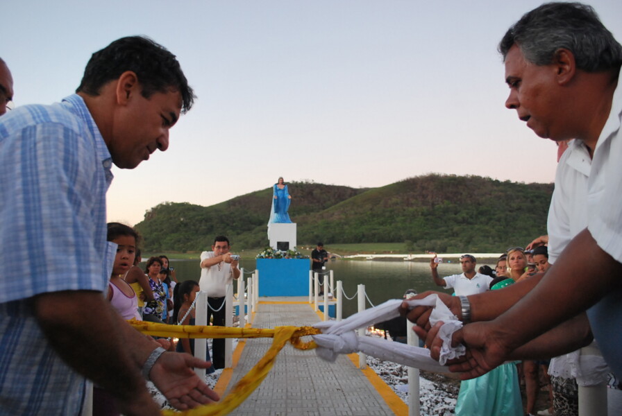 prefeito-wainer-machado-e-secretario-marcirio-silva-inauguram-altar-de-iemanja-no-lago-batuva