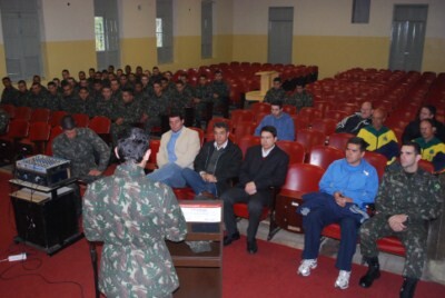 prefeito-recebe-diploma-de-participacao