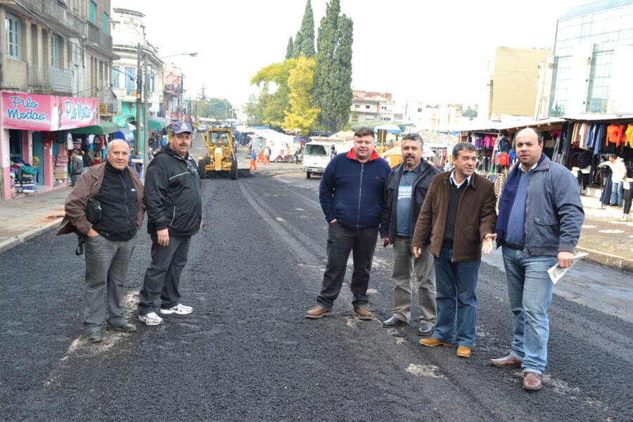 prefeito-vistoria-inicio-das-obras-de-asfaltamento-na-linha-divisoria