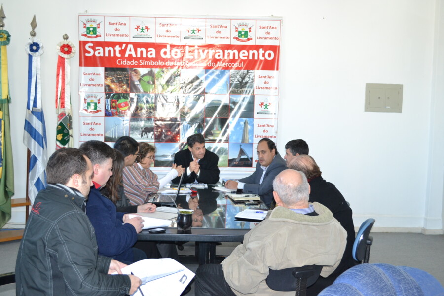 governo-municipal-recebe-especialista-do-bid-banco-internacional-de-desenvolvimento