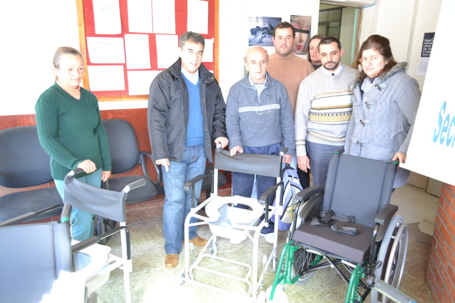 secretarias-municipal-e-estadual-de-saude-repassam-cadeiras-de-rodas-para-pacientes