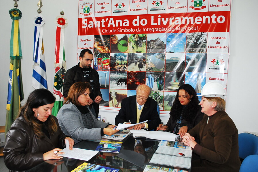 governo-municipal-realiza-acordo-para-execucao-do-projeto-cimento-e-batom