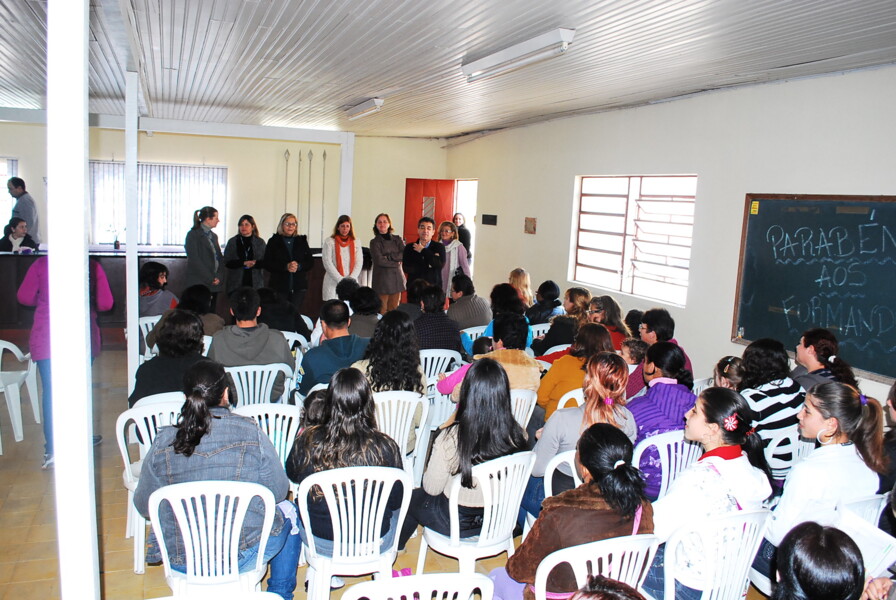 prefeito-entrega-70-certificados-de-cursos-gratuitos-a-comunidade