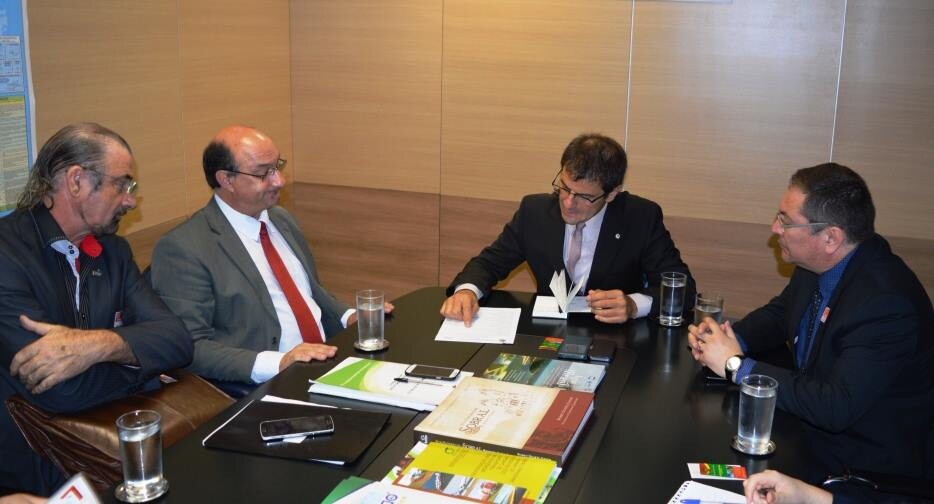 prefeito-participa-da-primeira-reuniao-do-consorcio-de-desenvolvimento-do-pampa-em-brasilia-e-trata-da-efetivacao-da-rota-do-mel