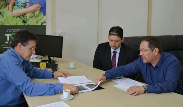 glauber-e-edu-mantem-reuniao-na-sdr-e-tratam-de-apoio-para-recuperacao-de-estradas-destruidas-pela-chuva