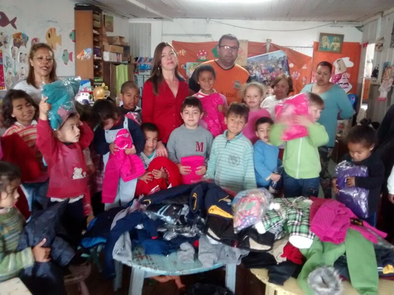 primeira-dama-entrega-doacoes-para-a-creche-pai-sete