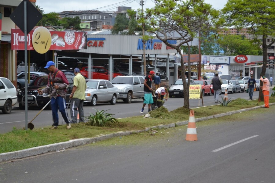 secretaria-de-servicos-urbanos-trabalha-na-av-joao-goulart