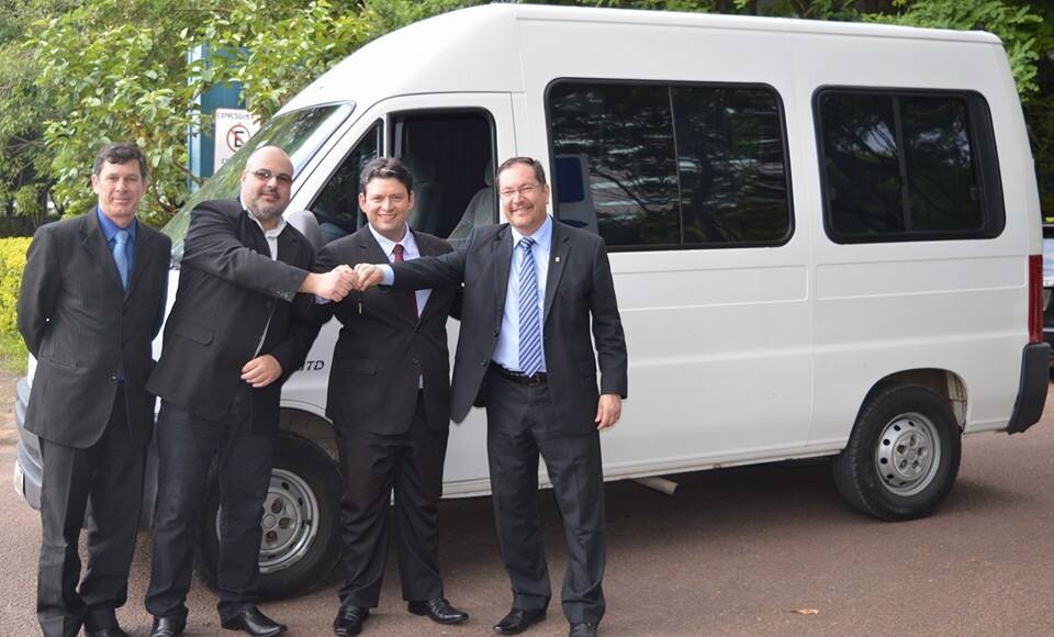 prefeito-recebe-veiculo-para-a-santa-casa-repassado-pelo-estado-atraves-do-secretario-edu-olivera