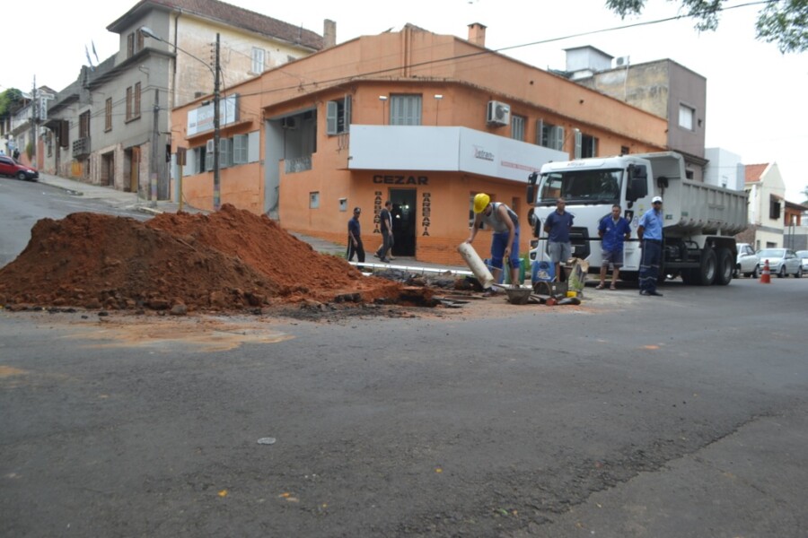 dae-realiza-conserto-de-rede-coletora-de-esgoto