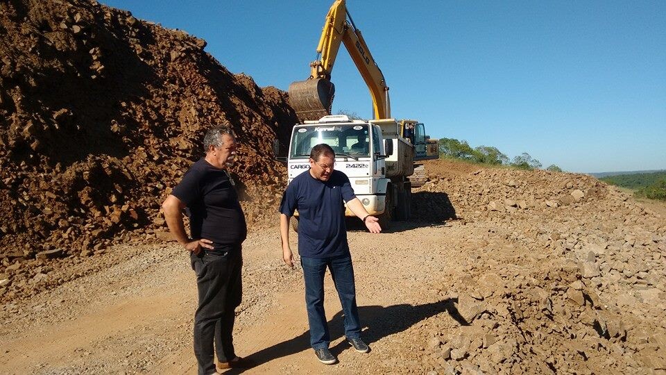 prefeito-acompanha-retirada-de-material-da-balastreira-da-chacara-da-prefeitura