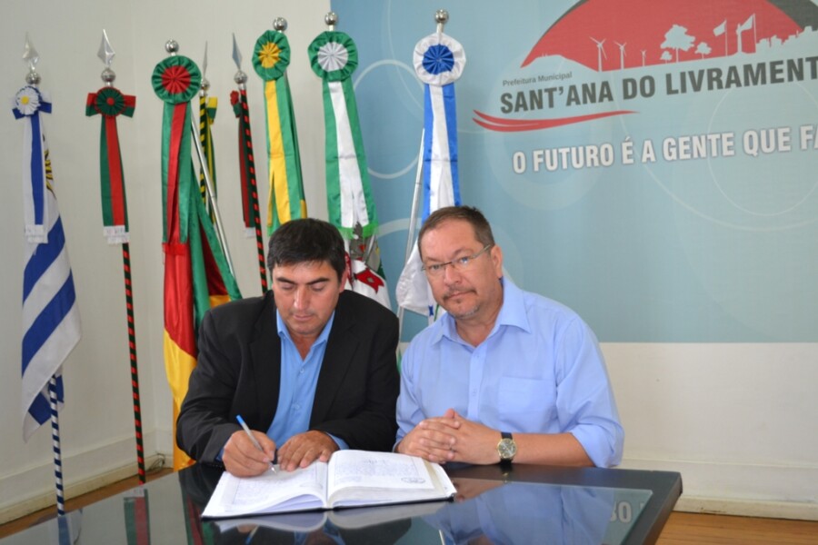 itacir-soares-assume-poder-executivo