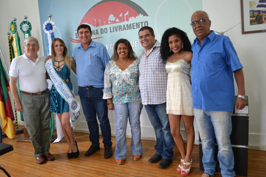 prefeito-em-exercicio-recebe-rainha-do-carnaval-binacional-2016