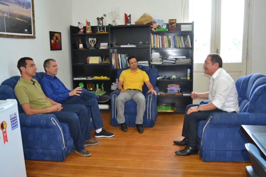 prefeito-recebe-visita-de-cortesia-dos-gerentes-da-ouro-e-prata