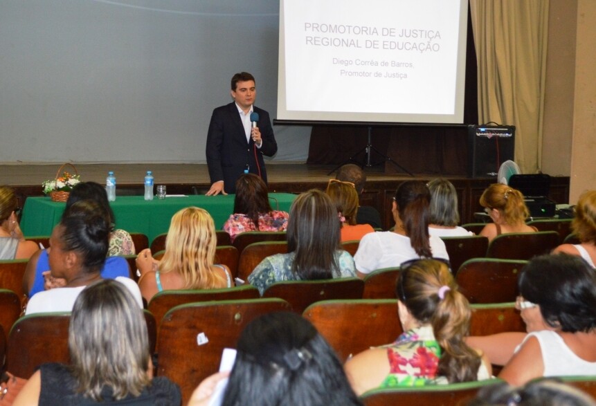 promotor-de-justica-palestra-para-professores-das-escolas-municipais