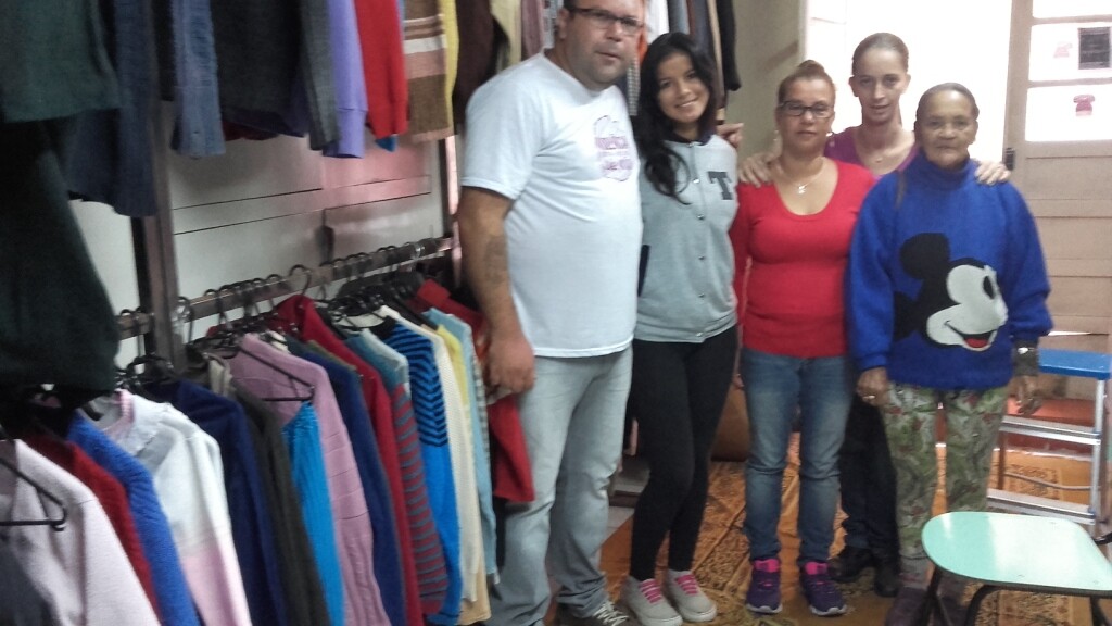 lojinha-solidaria-ja-esta-distribuindo-agasalhos
