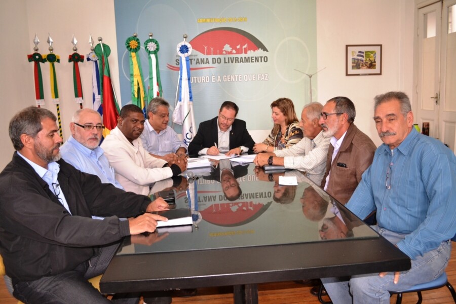glauber-decreta-tombamento-do-esporte-clube-14-de-julho-como-patrimonio-cultural-do-municipio