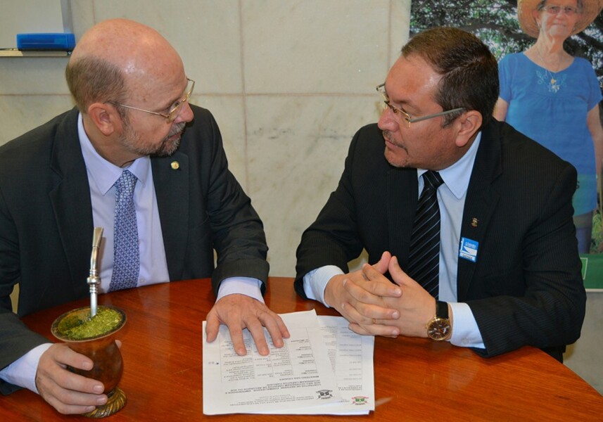 prefeito-reune-com-deputado-bohn-gass-e-trata-de-emendas-para-pavimentacao