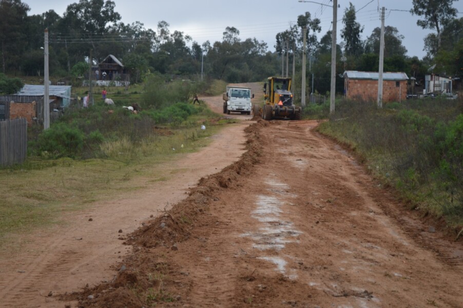secretaria-de-obras-da-continuidade-ao-patrolamento-em-bairros