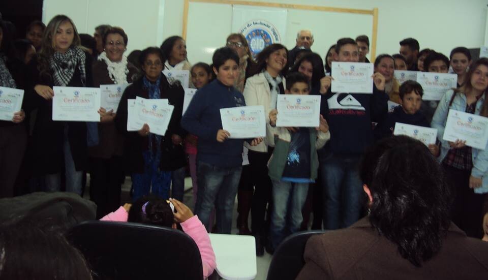 centro-de-inclusao-digital-entrega-certificados-dos-cursos-de-informatica