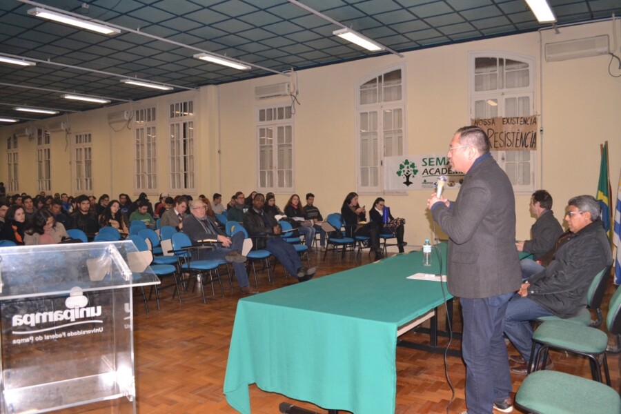 glauber-lima-participa-junto-a-dudu-colombo-da-6-semana-academica-integrada-da-unipampa