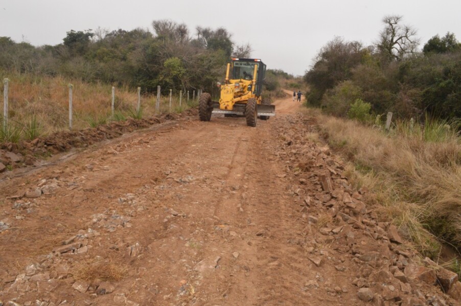 secretaria-de-obras-recupera-estradas-no-interior