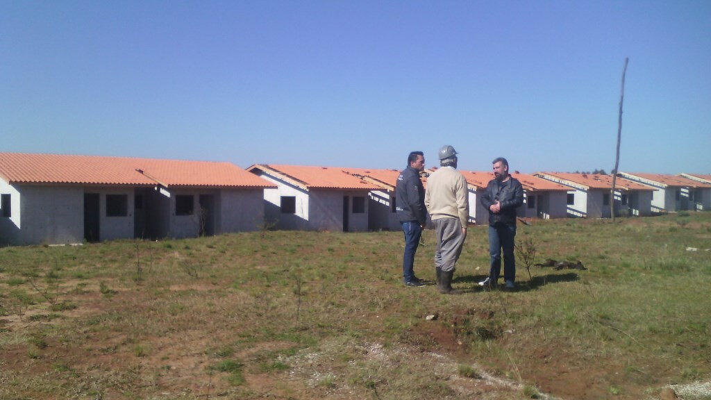 equipe-da-secretaria-de-habitacao-visita-loteamento-manoela