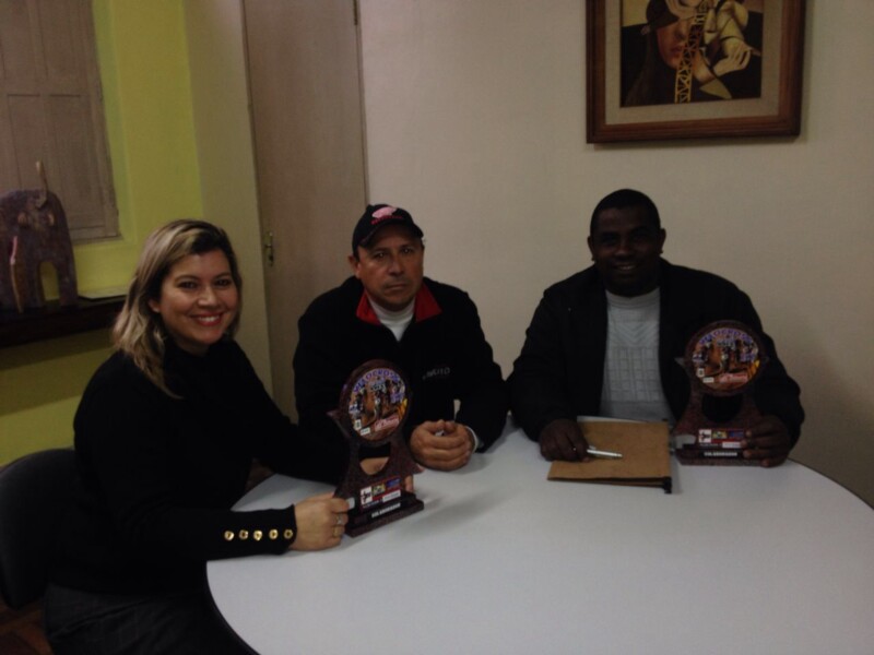 secretaria-de-cultura-recebe-trofeu-de-agradecimento