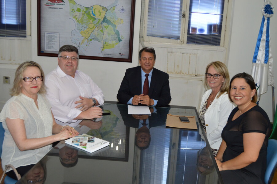 santa-casa-e-tema-de-reuniao-entre-prefeito-e-delegada-regional