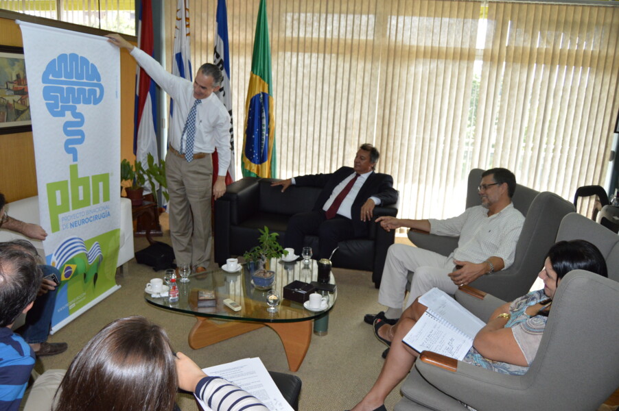 neurologista-apresenta-projeto-a-mandatarios