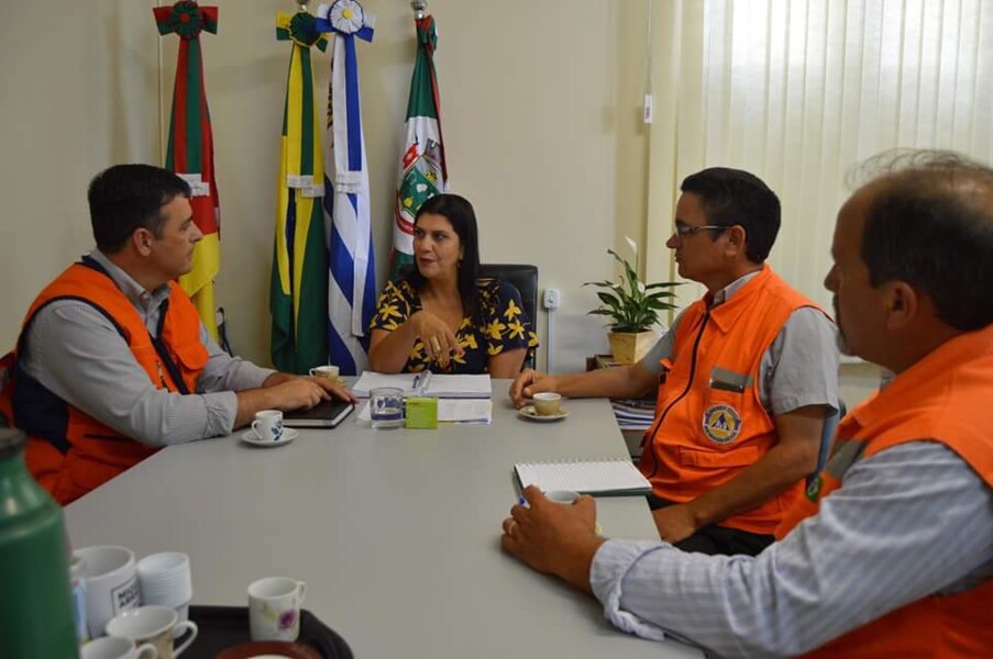 prefeita-mari-machado-recebe-representantes-da-defesa-civil