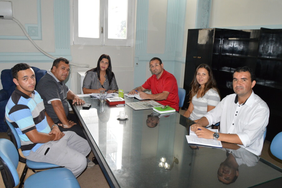 prefeita-interina-conversa-sobre-o-loteamento-manoela-na-sala-do-investidor