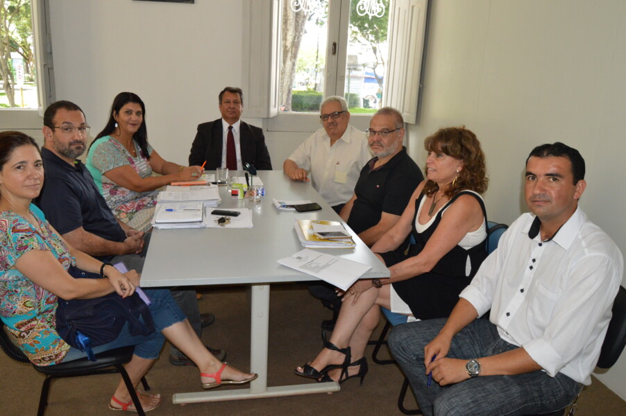 casas-populares-e-tema-de-reuniao-na-sala-do-investidor