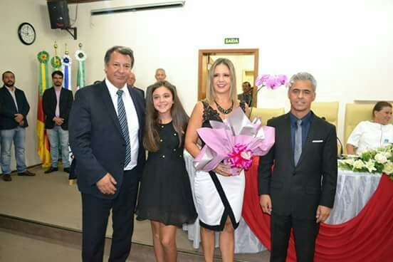 primeira-dama-recebe-homenagem-na-camara