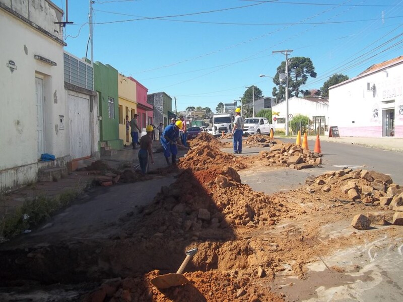 servidores-do-dae-realizam-a-substituicao-de-ramais-na-rua-joao-manoel