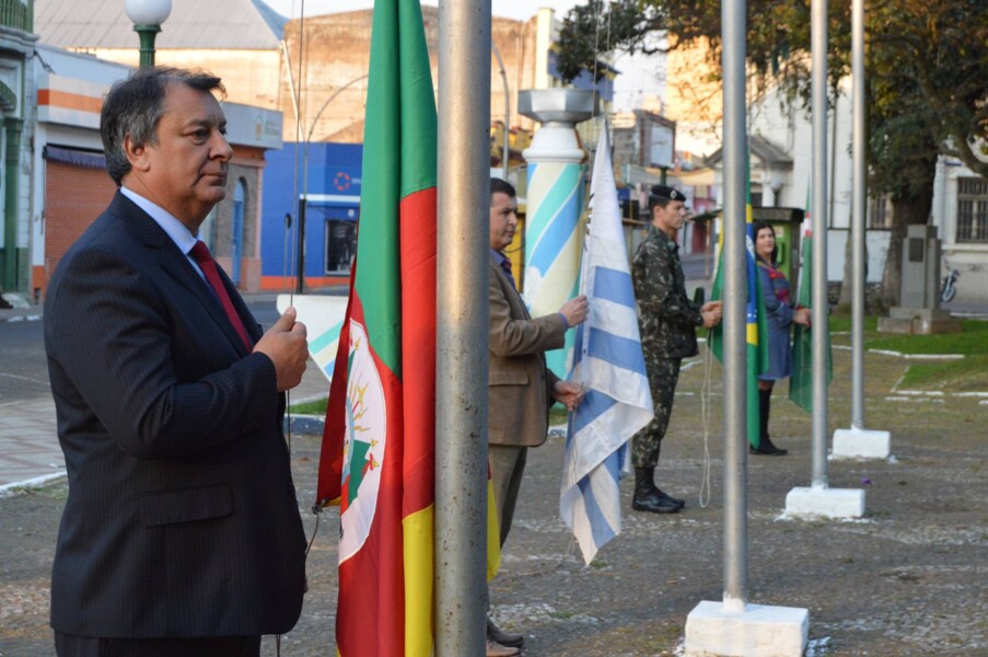 hasteamento-dos-pavilhoes-abre-comemoracoes-no-dia-do-aniversario-de-194-anos