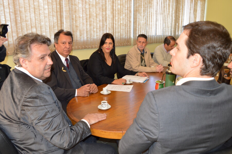 prefeito-e-vice-participam-de-reuniao-com-secretario-de-desenvolvimento-do-rs