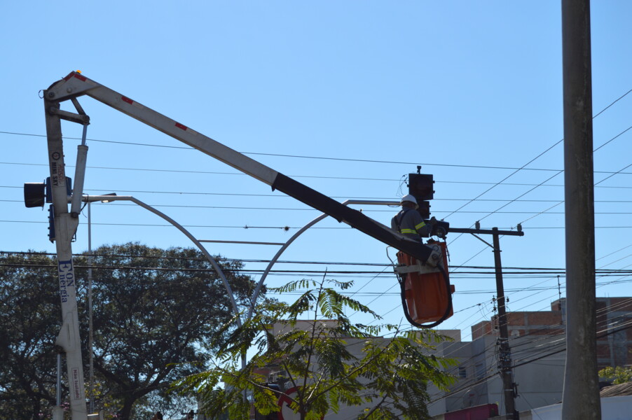 municipio-continua-substituicao-de-semaforos-por-sistema-led
