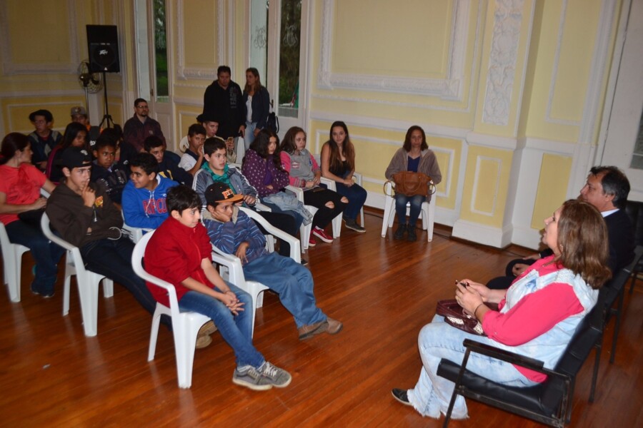 prefeito-recebe-alunos-da-rede-municipal