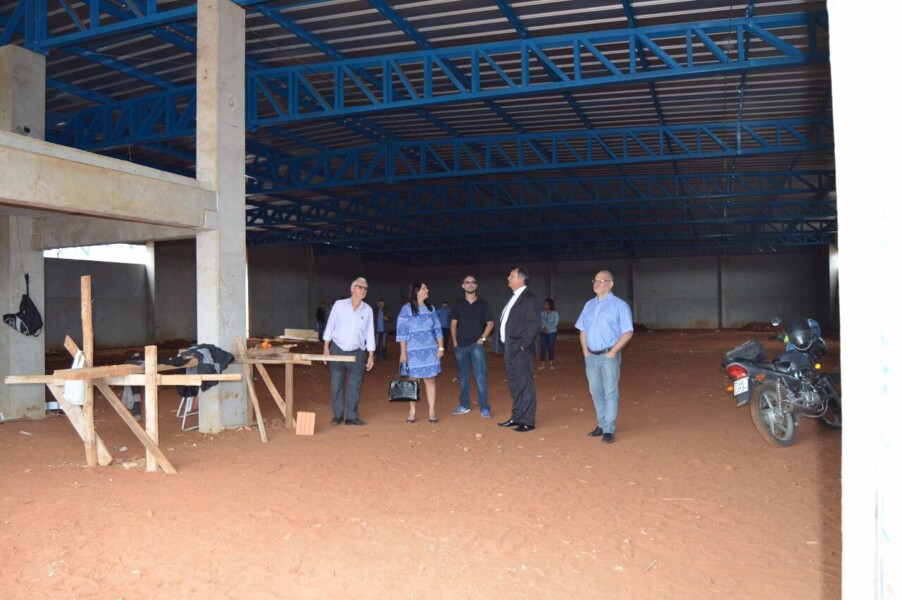 prefeito-e-vice-visitam-instalacoes-de-novo-empreendimento