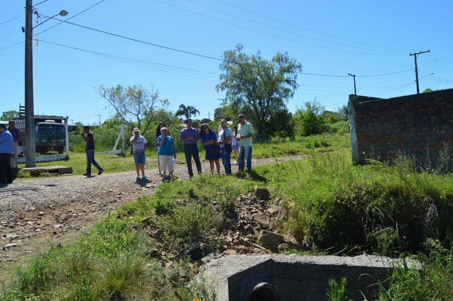 vice-prefeita-e-secretario-visitam-vila-nova-livramento