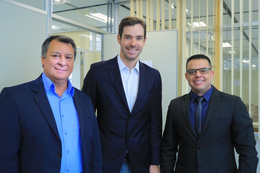 na-capital-gaucha-prefeito-trata-do-projeto-da-ferradura-dos-vinhedos