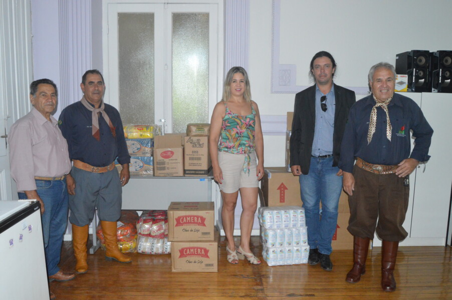 primeira-dama-recebe-donativos-adquiridos-com-renda-do-1-rodeio-solidario-do-pampa