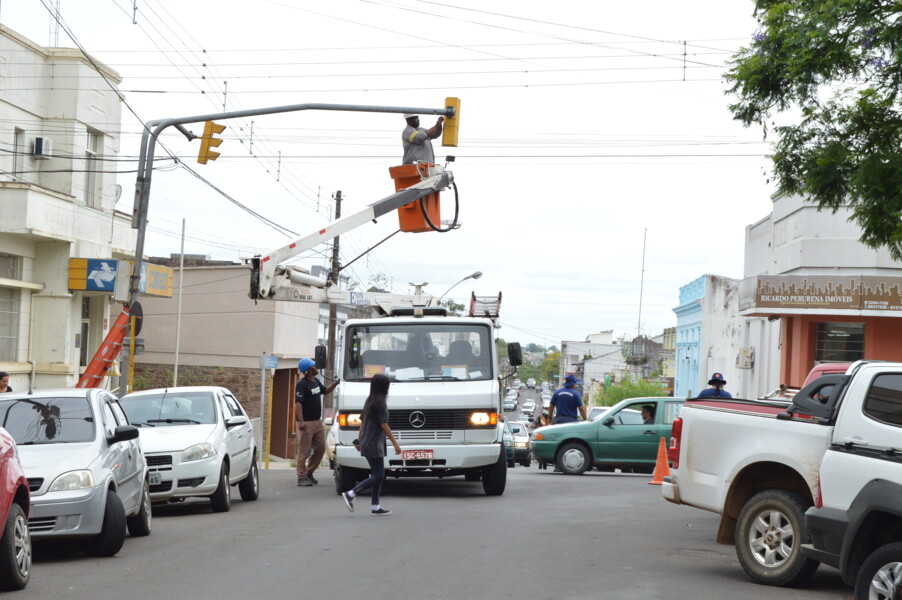 todos-os-semaforos-do-municipio-ja-contam-com-lampadas-led